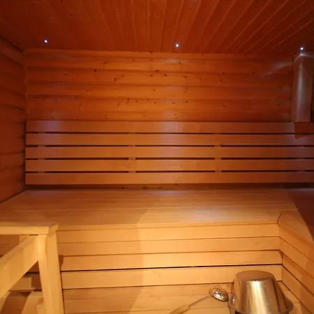 Tunturipoelloe 4 度假居 鲁卡